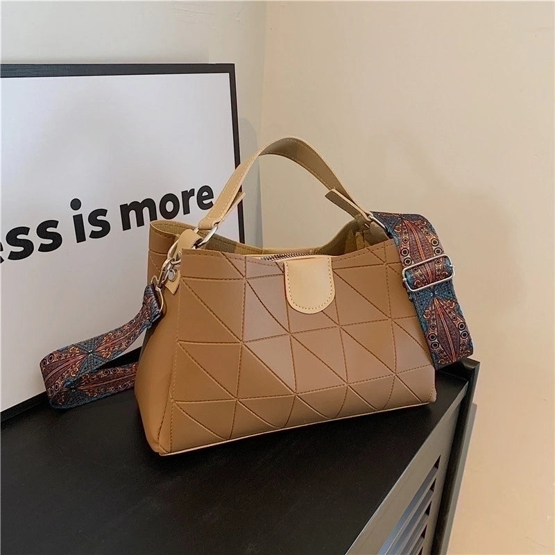 Women's Pu Leather Solid Color Classic Style Zipper Handbag