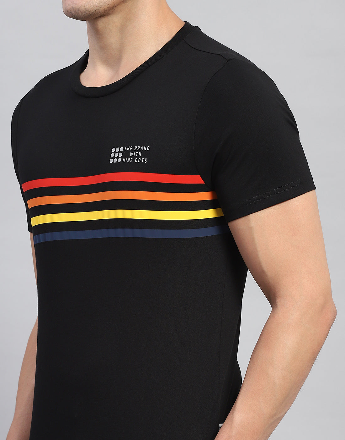 Men Black Stripe Round Neck Half Sleeve T-Shirt