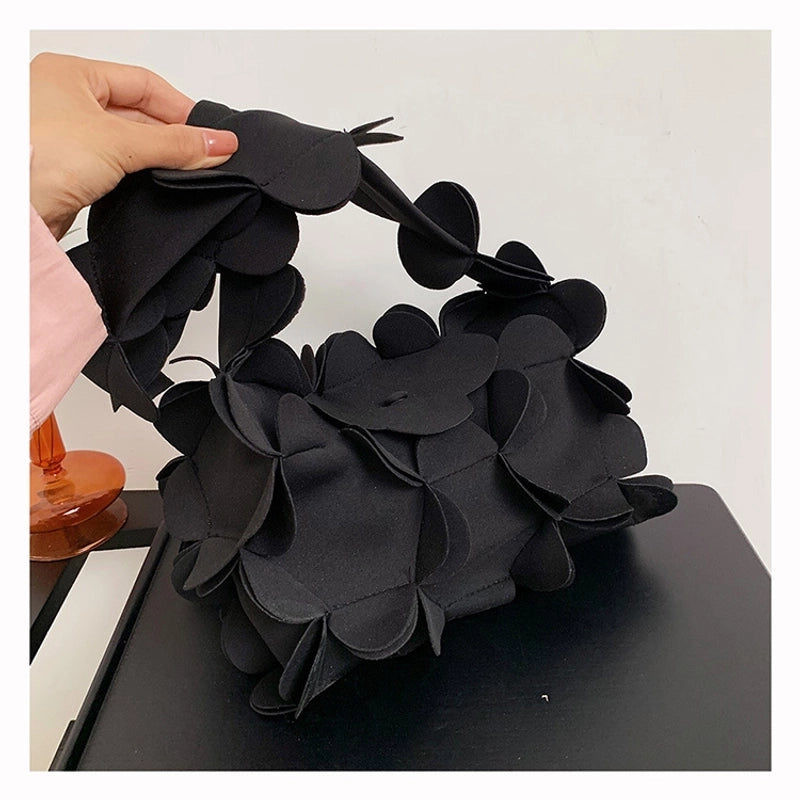 Women's Large Pu Leather Solid Color Streetwear Pillow Shape Magnetic Buckle Underarm Bag