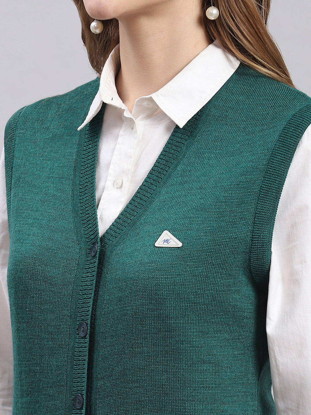 Women Green Solid V Neck Sleeveless Cardigans