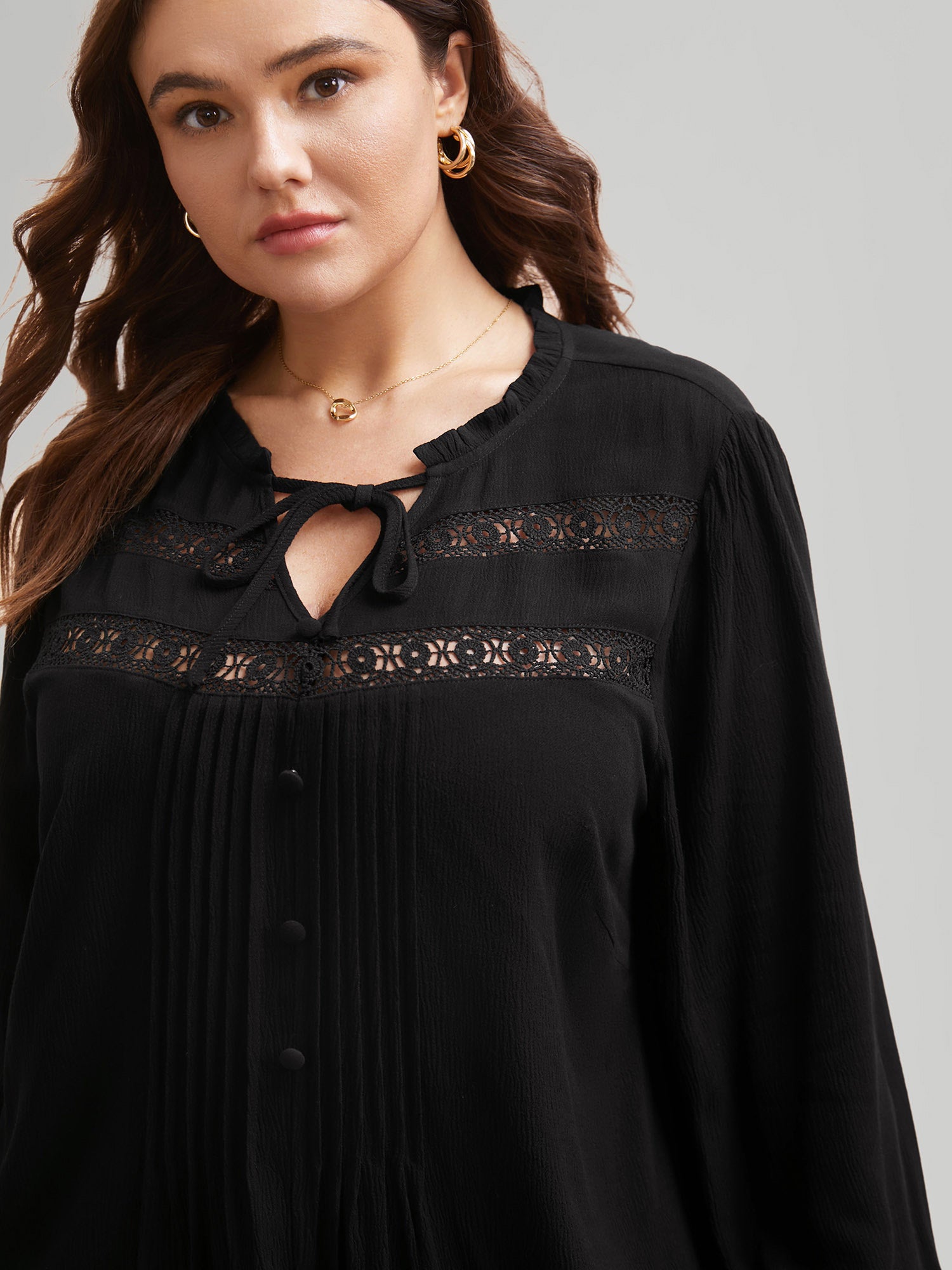 Lace Patchwork Pleated Ruffles Blouse