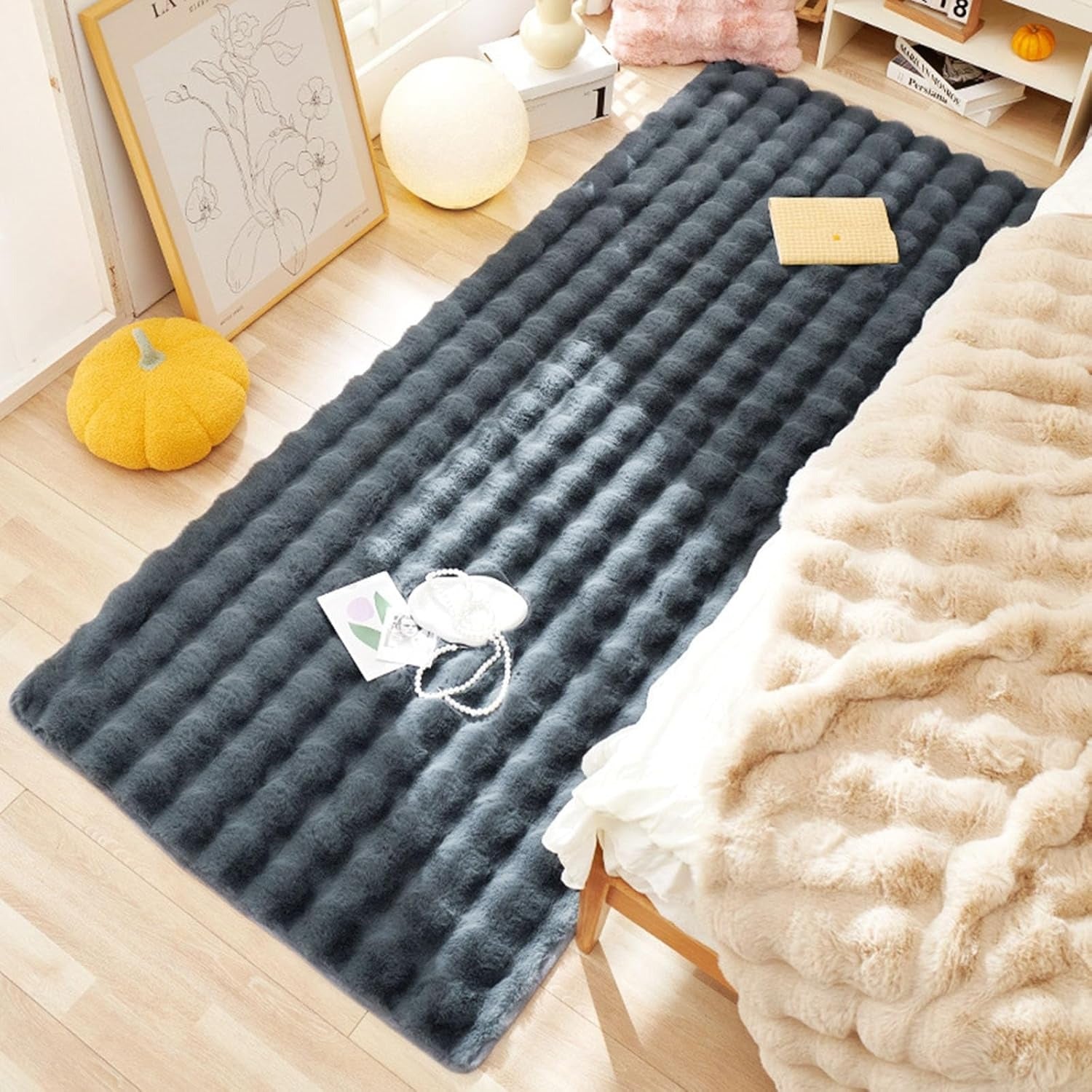 Faux Rabbit Fur Rug Carpet.  4x6 FT Fluffy Soft Area Rug