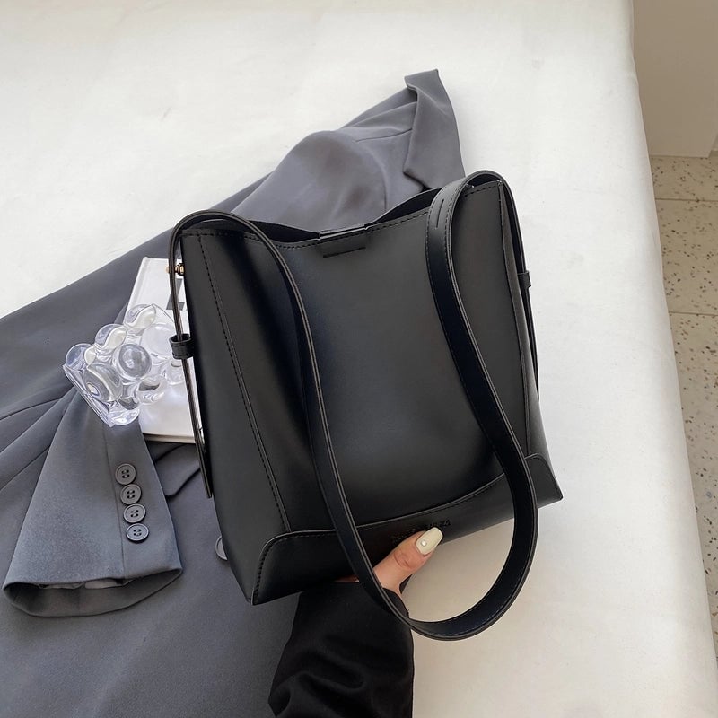 Women's All Seasons Pu Leather Solid Color Classic Style Bucket Magnetic Buckle Shoulder Bag