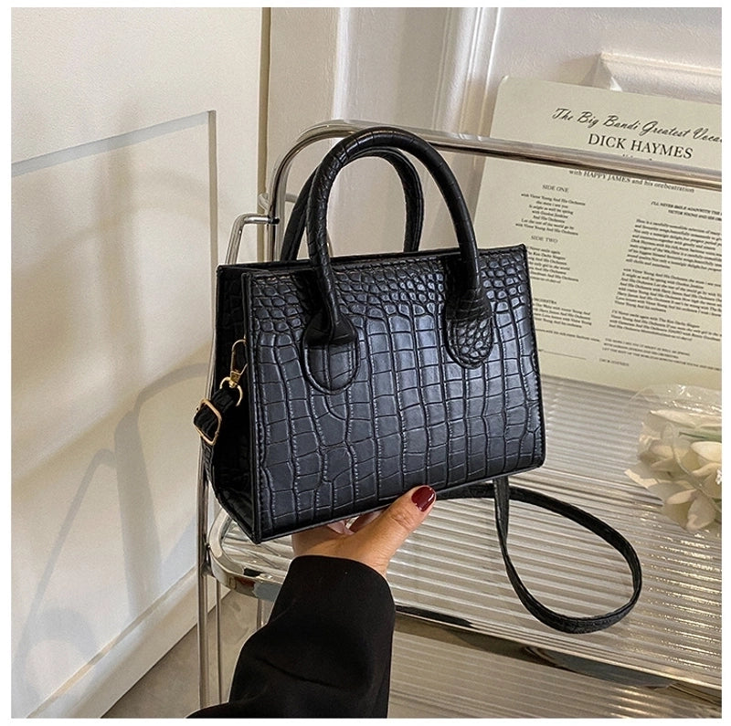 Women's Small Pu Leather Solid Color Streetwear Square Zipper Handbag