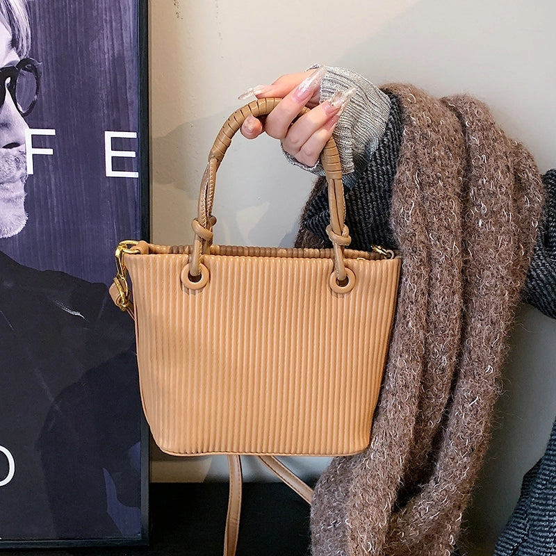 Women's Pu Leather Stripe Solid Color Classic Style Square Zipper Shoulder Bag Handbag