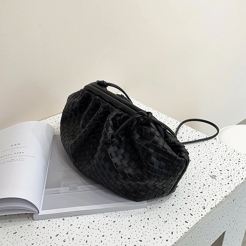 Simple Braided Cloud-shaped Large Capacity Soft Leather Trend Messenger Bag