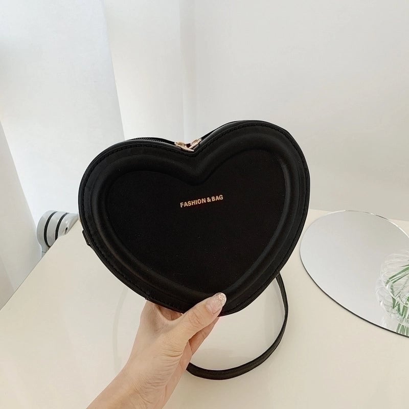 Women's All Seasons Pu Leather Solid Color Streetwear Heart-shaped Zipper Shoulder Bag
