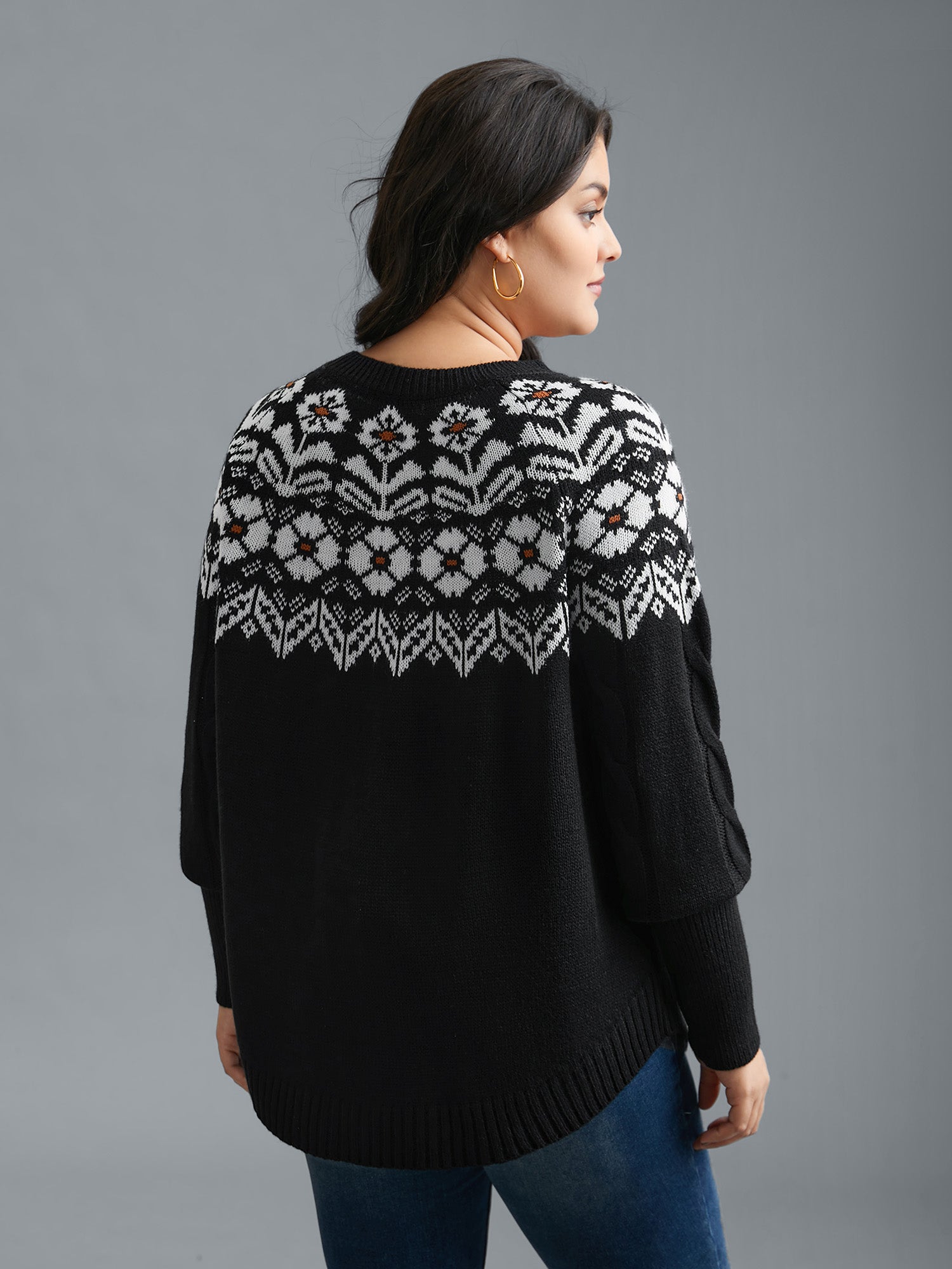 Floral Cable Knit Curved Hem Pullover