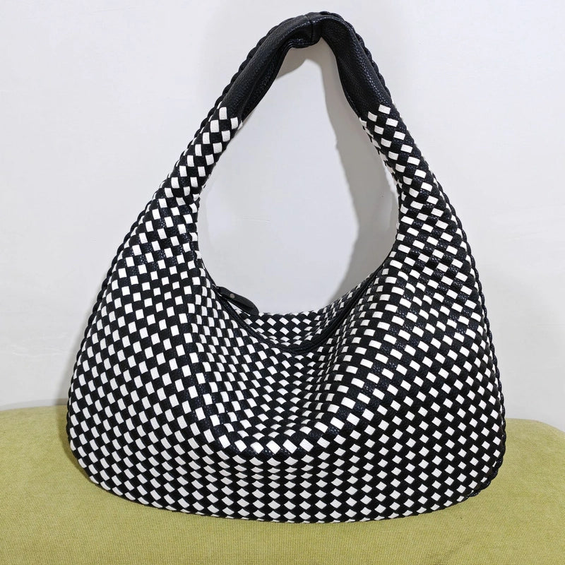 Women's Medium Pu Leather Solid Color Streetwear Weave Dumpling Shape Zipper Handbag