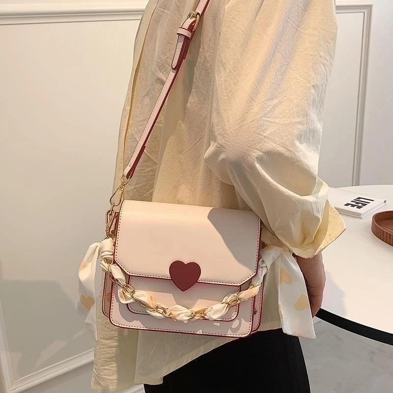 Women's Small Pu Leather Heart Shape Streetwear Magnetic Buckle Crossbody Bag