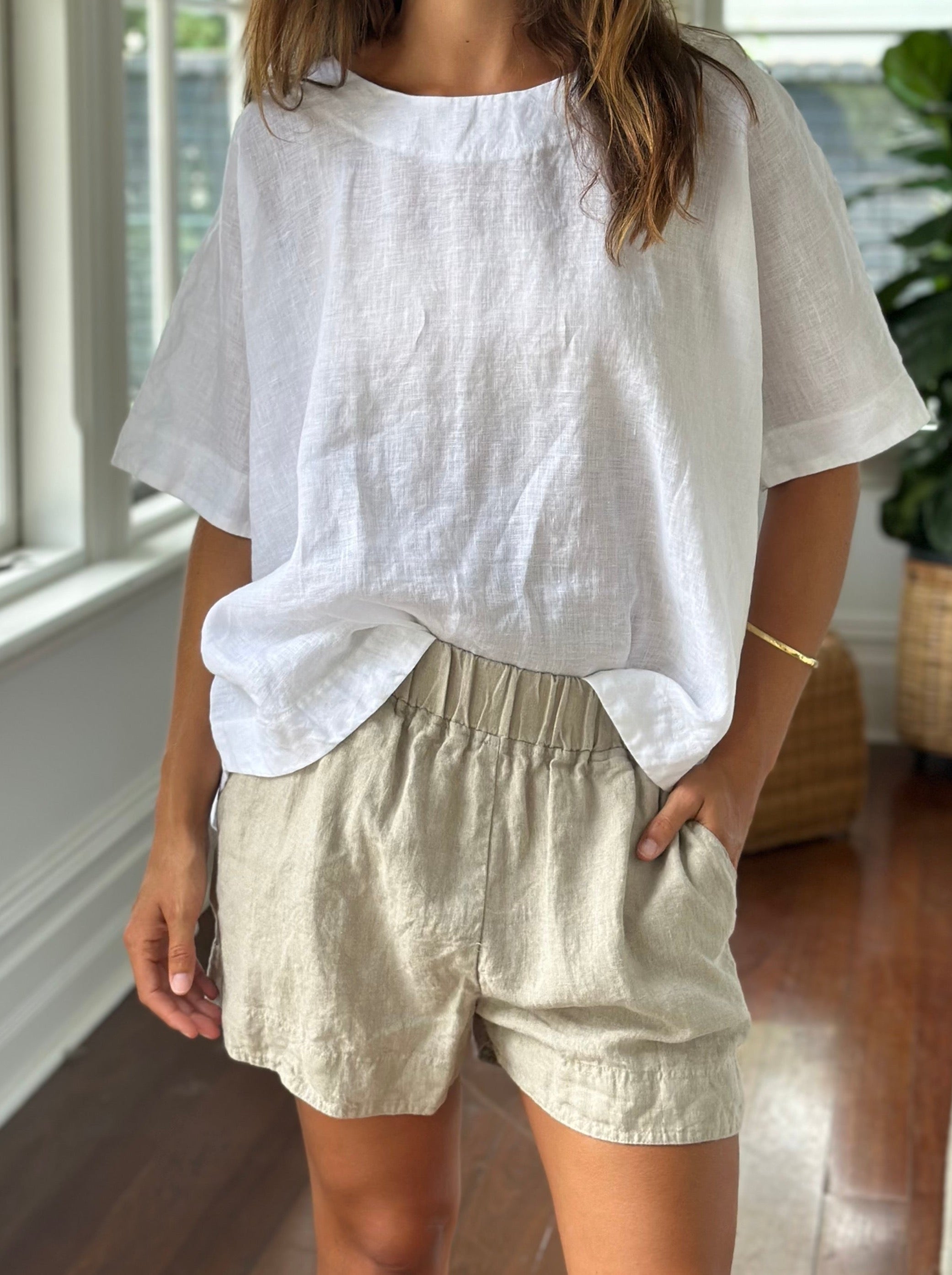 abbey short - natural linen