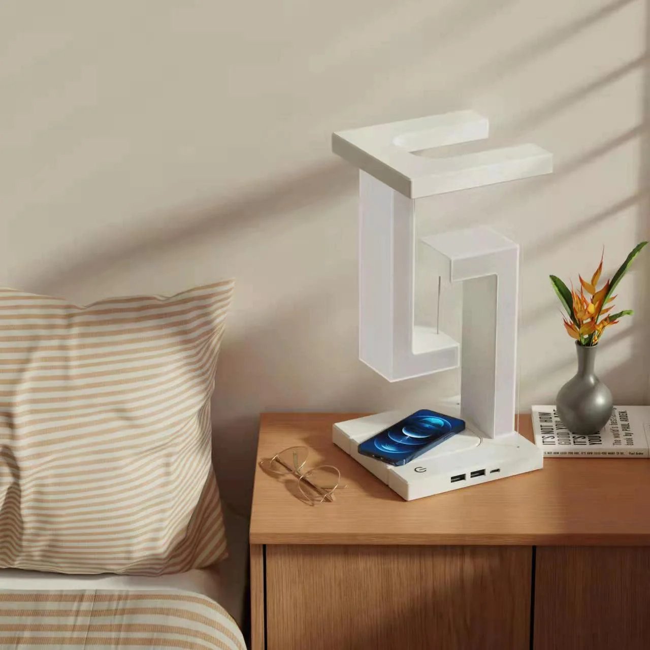 Wireless Charging Floating Lamp (Buy 2 Free Shipping)