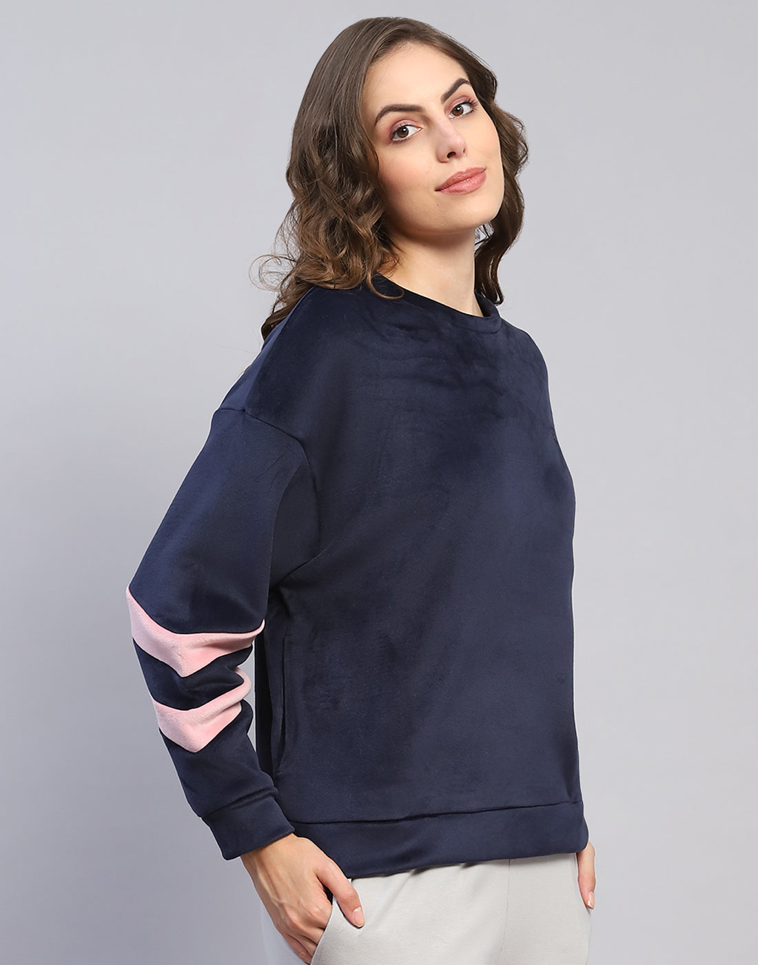 Women Navy Blue Solid Round Neck Full Sleeve Sweatshirt