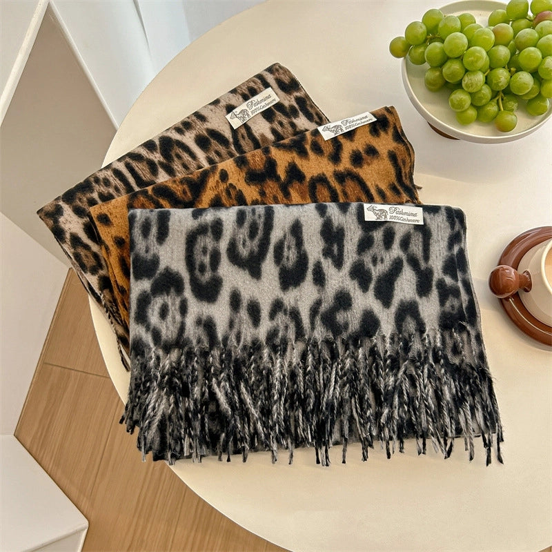 Women's Classic Style Leopard Imitation Cashmere Tassel Scarf
