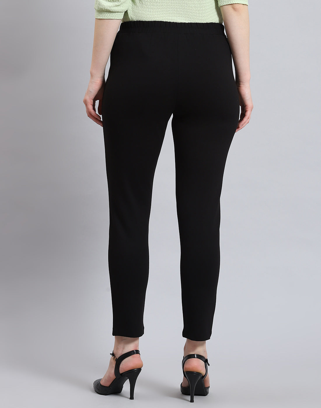 Women Black Solid Regular Fit Jegging