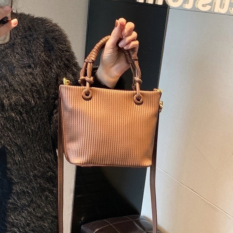 Women's Pu Leather Stripe Solid Color Classic Style Square Zipper Shoulder Bag Handbag