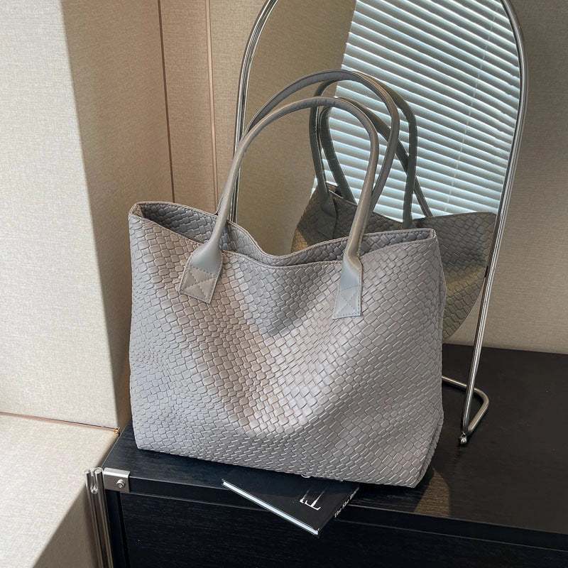 Large Capacity Commuter Tote Bag Fashionable Niche Embossed Textural Shoulder Bag Work Simple Hand Underarm Bag