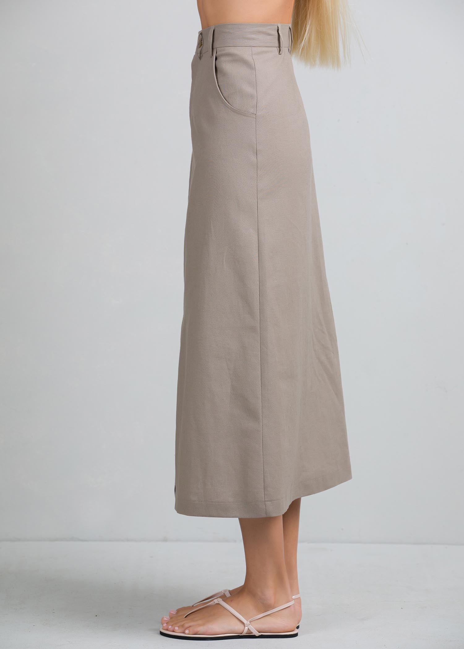 Skirt with front slit