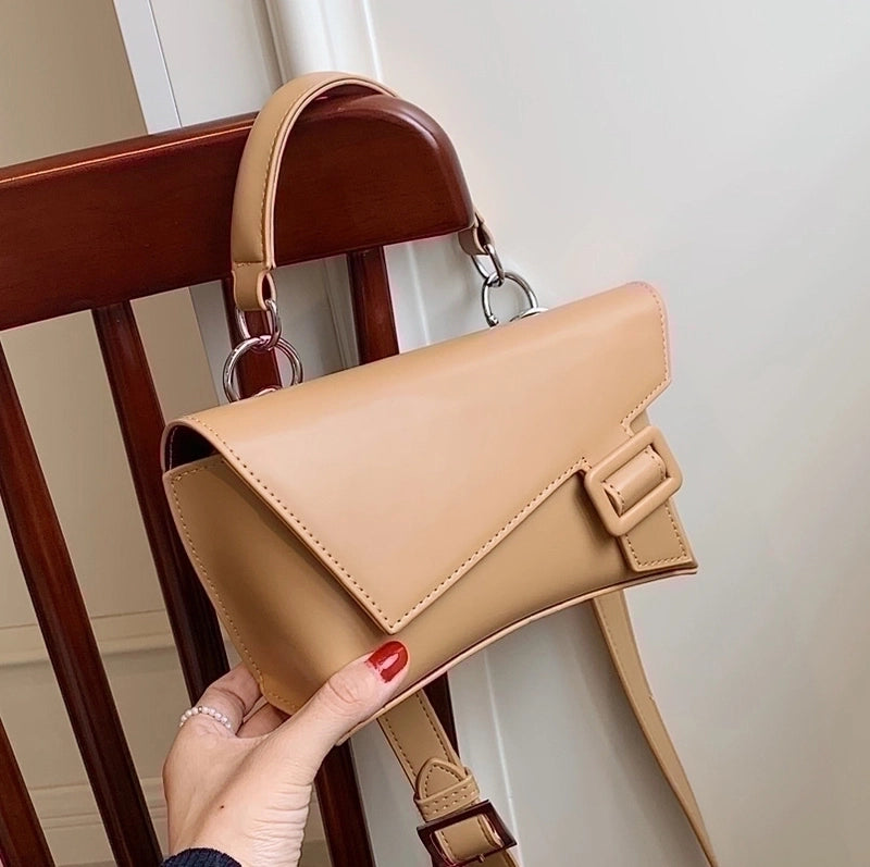 Women's Pu Leather Solid Color Classic Style Magnetic Buckle Shoulder Bag