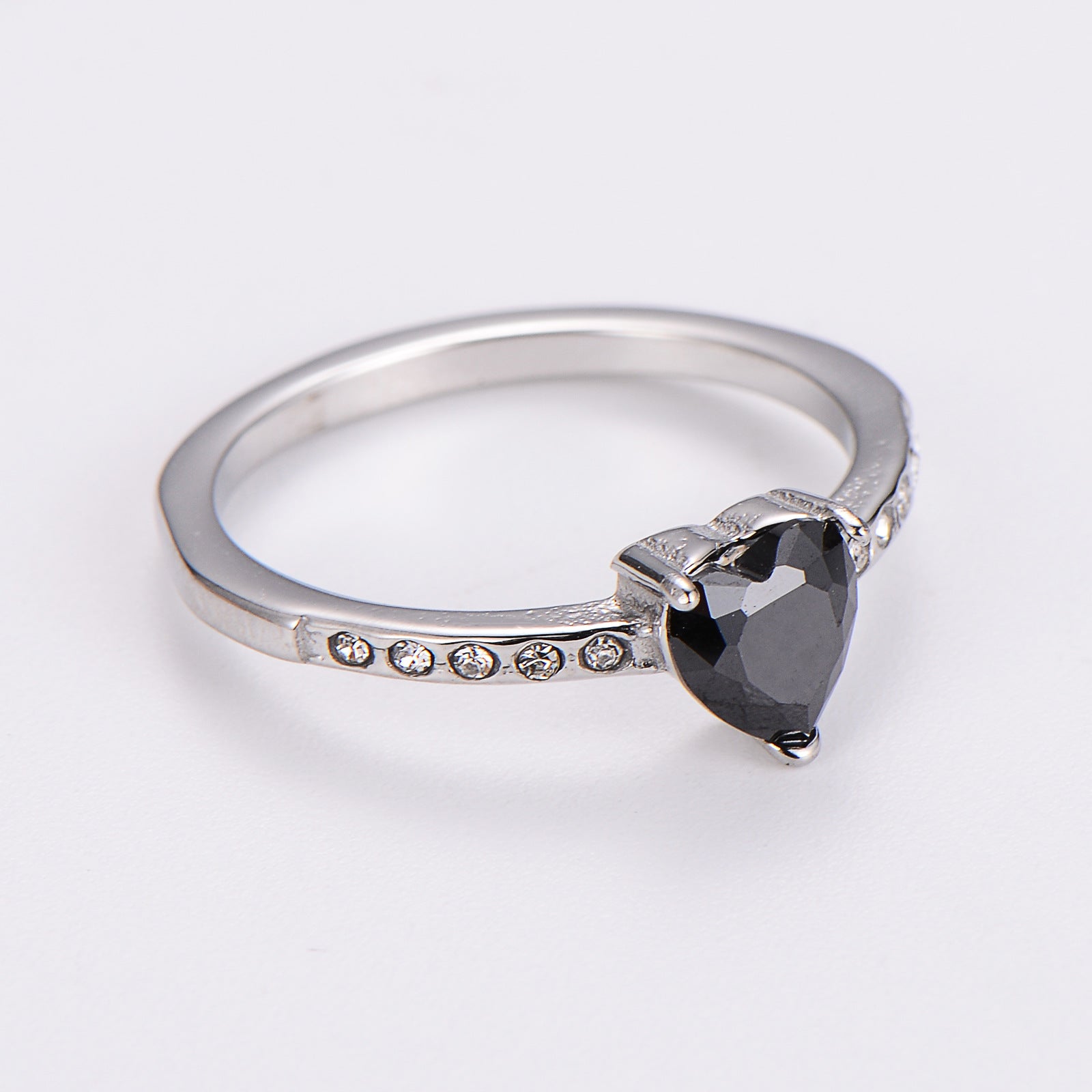 Aml Stainless Steel Inlaid Heart Zircon Colored Diamond Ring All-Match Ring