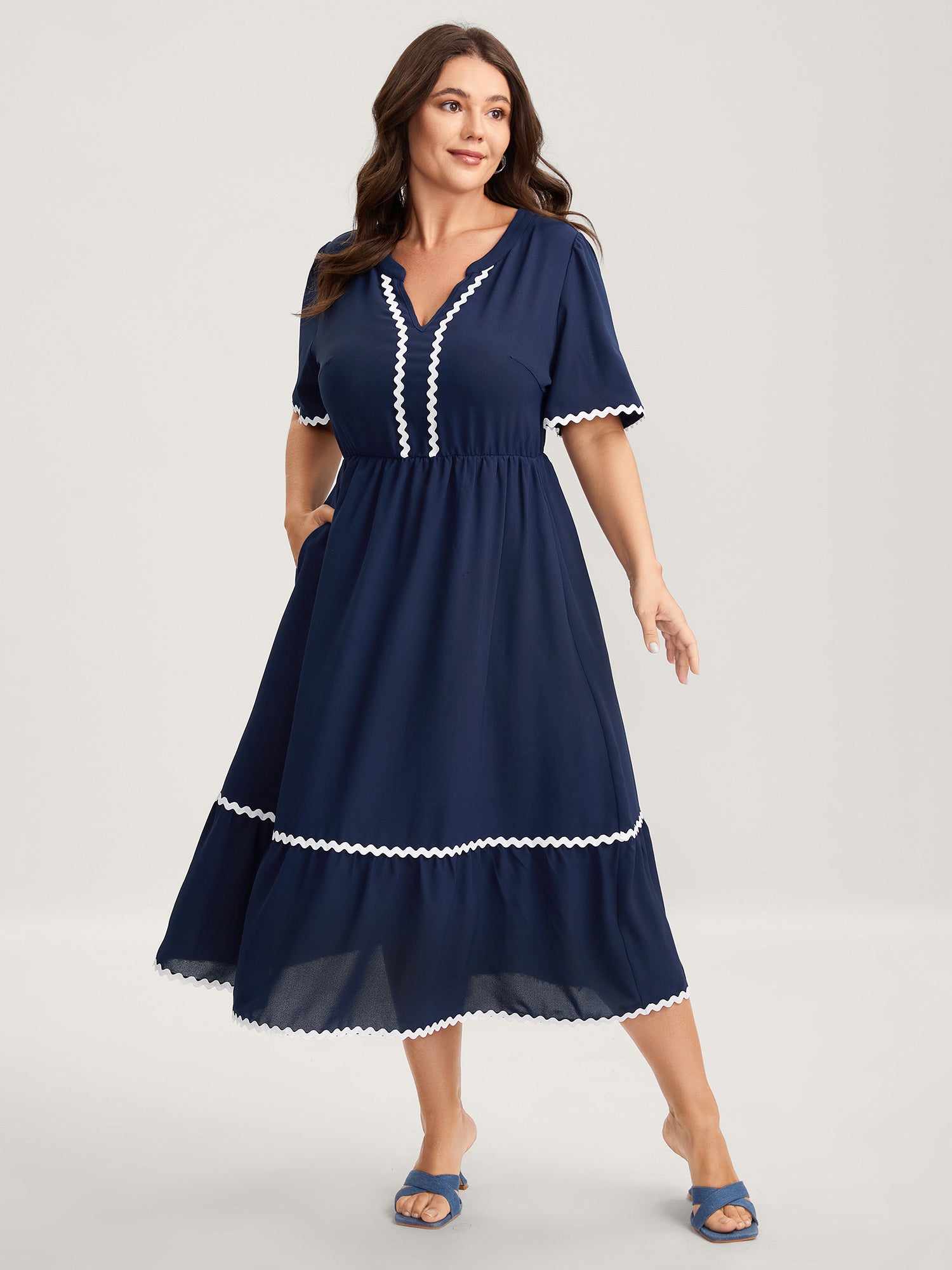 Lace Contrast Notched Collar Midi Dress