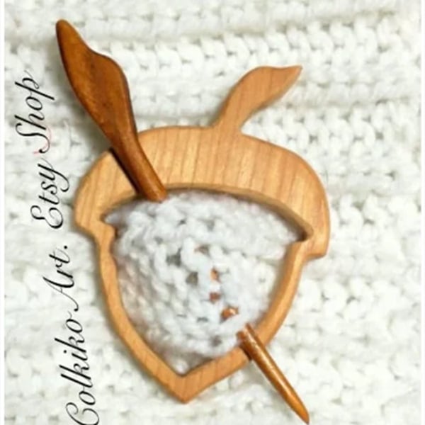 Brooch Pin With Wooden Animal Pattern