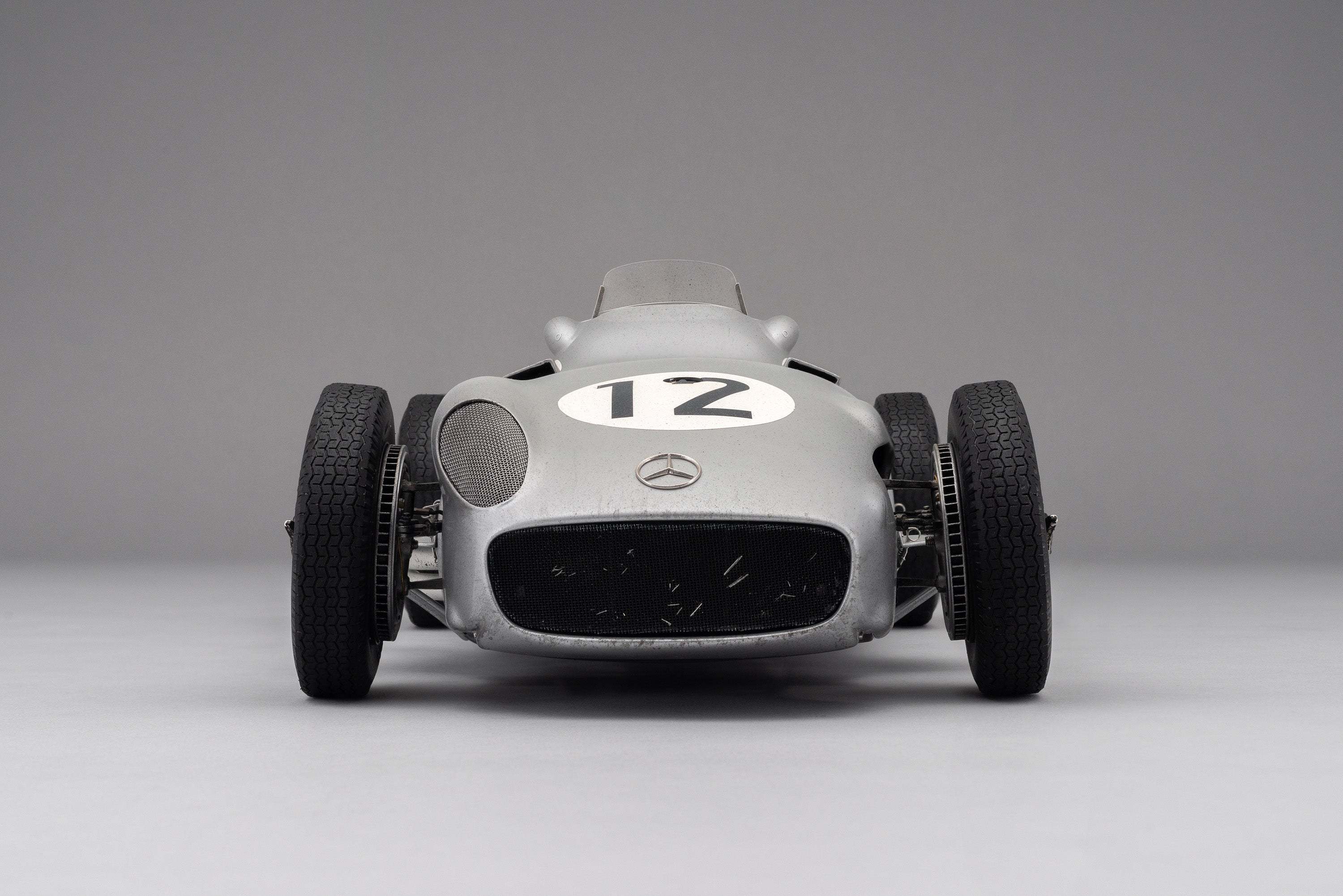 Mercedes-Benz W196 Monoposto - Ganador del GP de Gran Bretaña de 1955 - Moss - Carrera desgastada