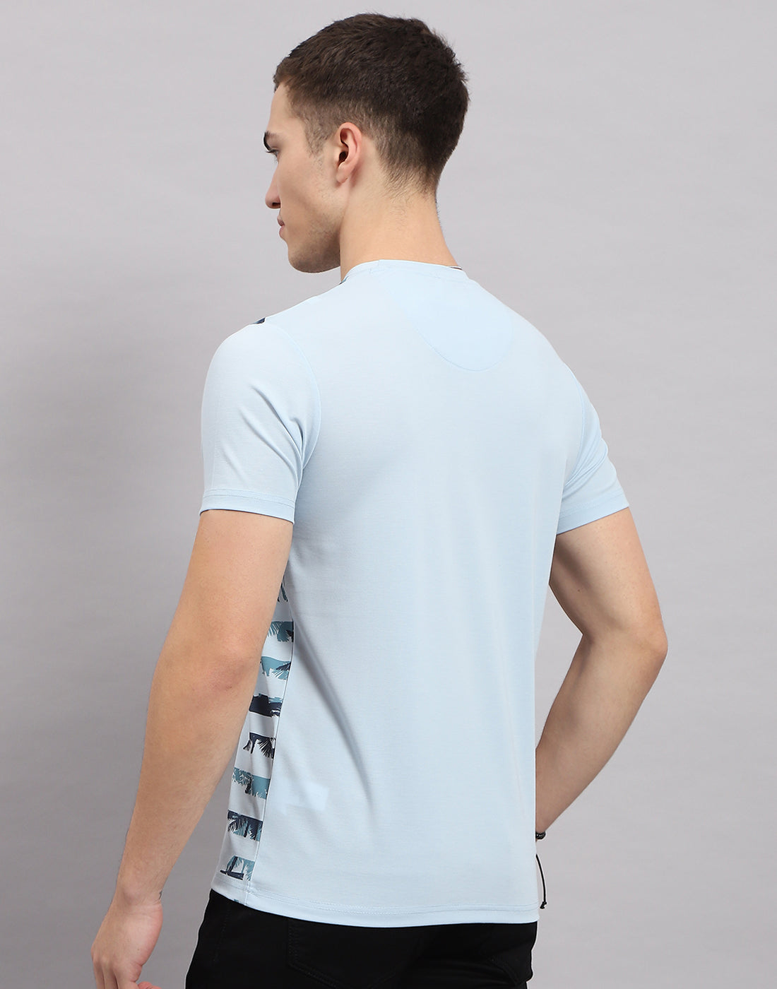 Men Sky Blue Stripe Round Neck Half Sleeve T-Shirt