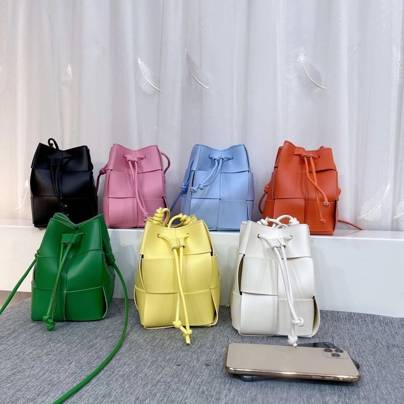 Women's Mini Pu Leather Solid Color Streetwear String Bucket Bag