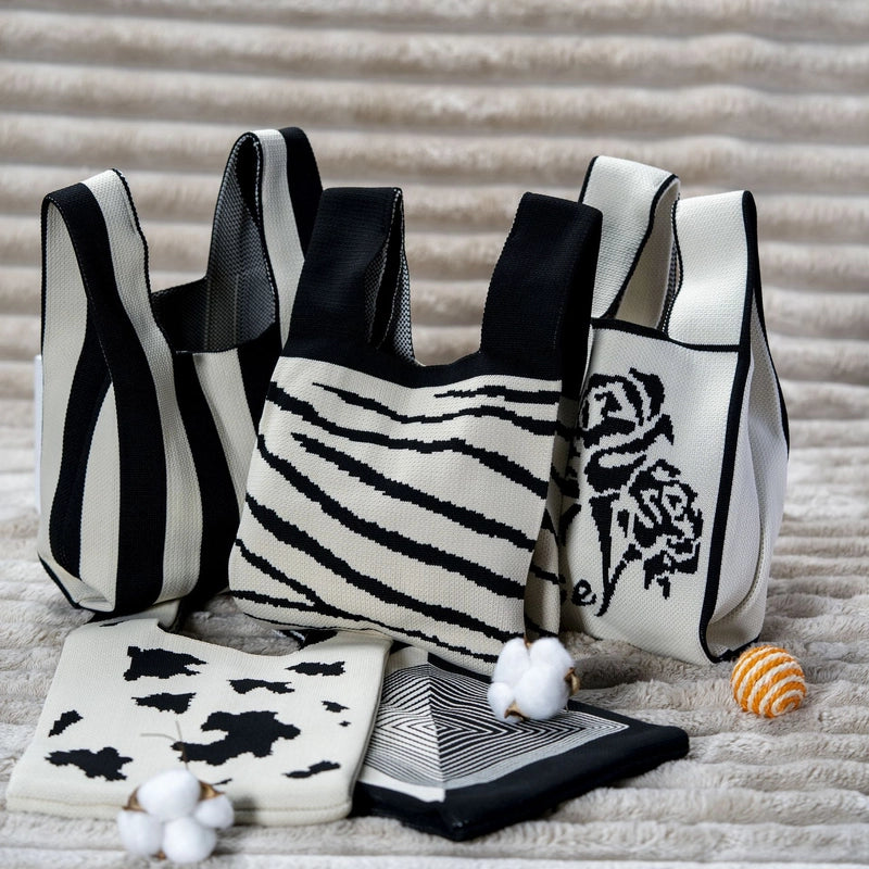 Women's Small Polyester Letter Floral Elegant Streetwear Square Open Handbag