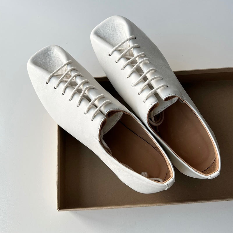 Slouchy Square-Toe Lace-Up Lambskin Derby Flats/Mid Heels Black/Beige