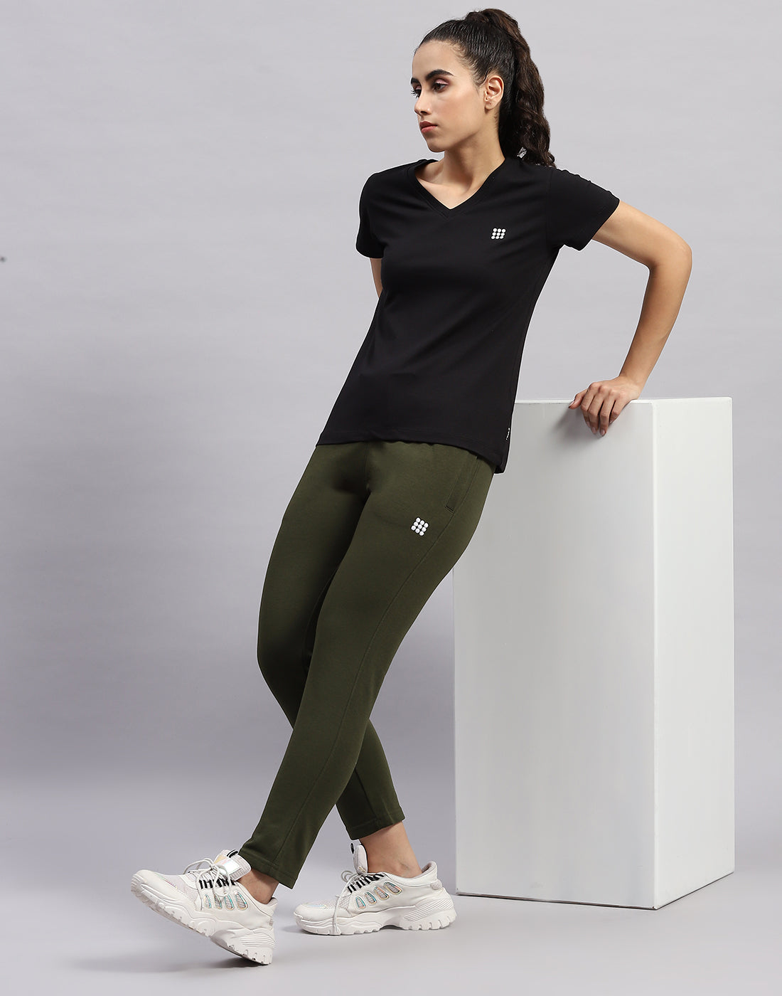 Women Olive Solid Regular Fit Lower