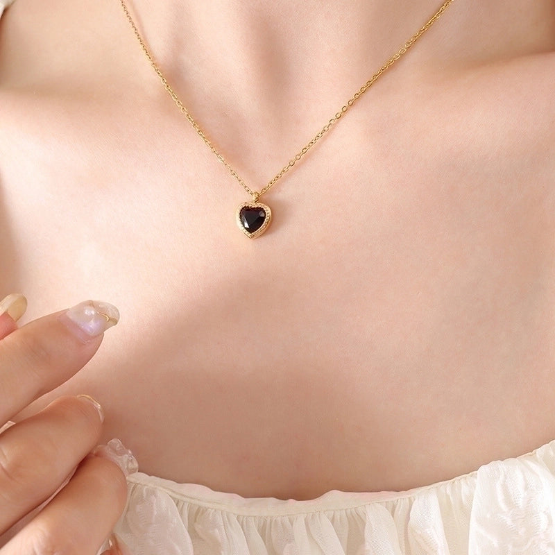 Retro Heart Shape 304 Stainless Steel Zircon 18K Gold Plated Pendant Necklace