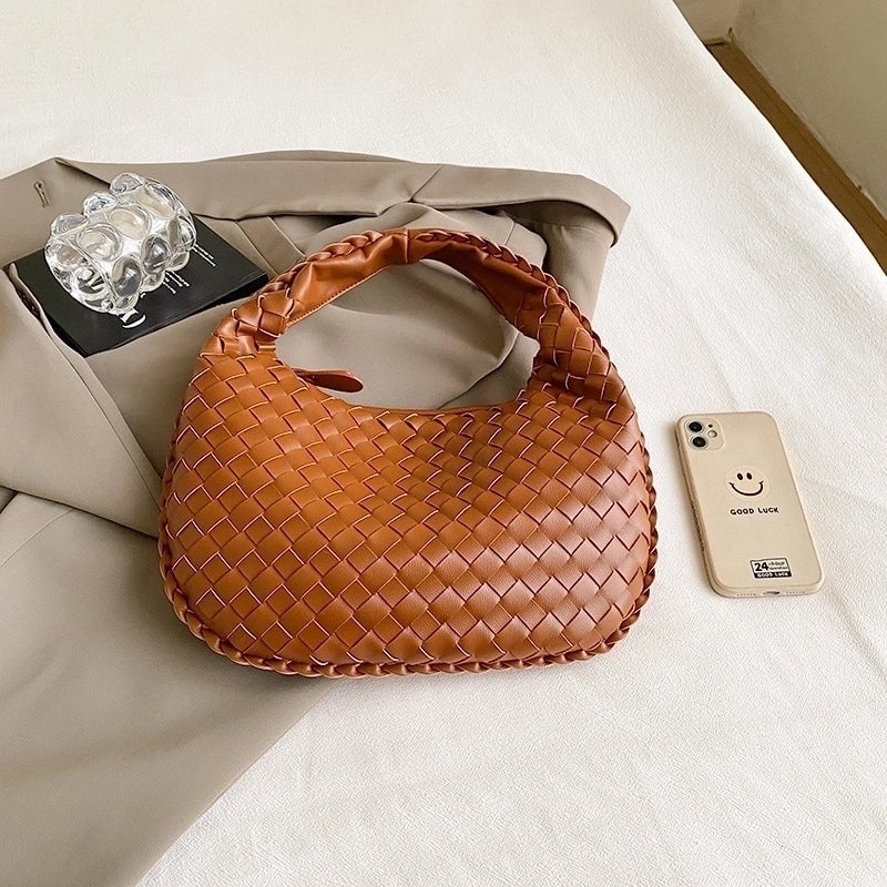 Women's Medium Pu Leather Solid Color Streetwear Pillow Shape Zipper Handbag