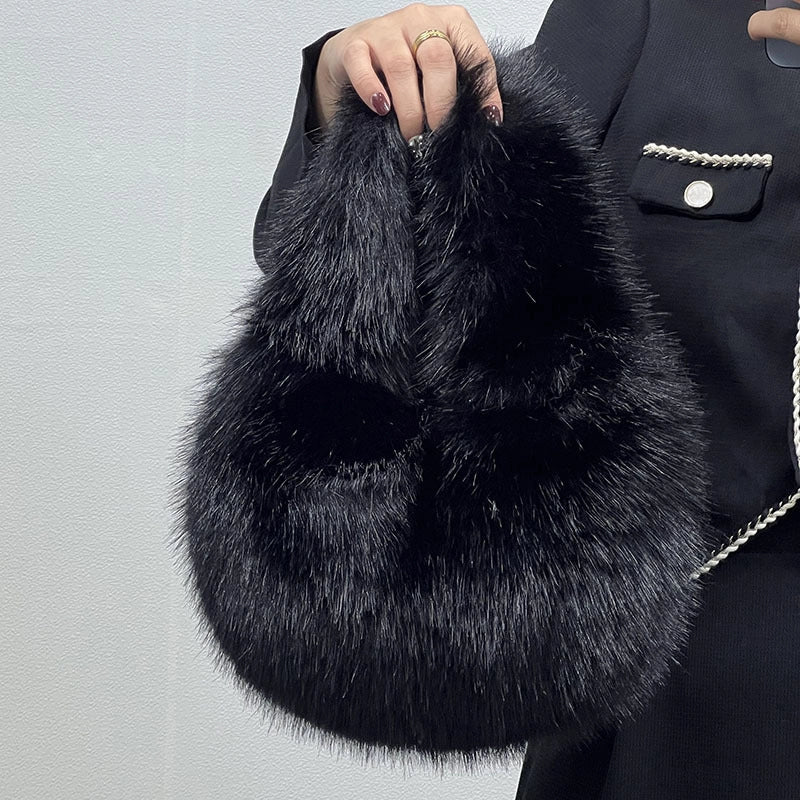 Women's Leather Solid Color Streetwear Semicircle Magnetic Buckle Clutch Bag