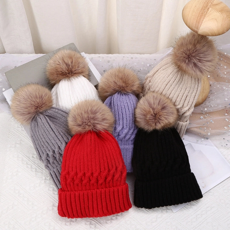 Women's Basic Minimalist Solid Color Pom Poms Eaveless Wool Cap