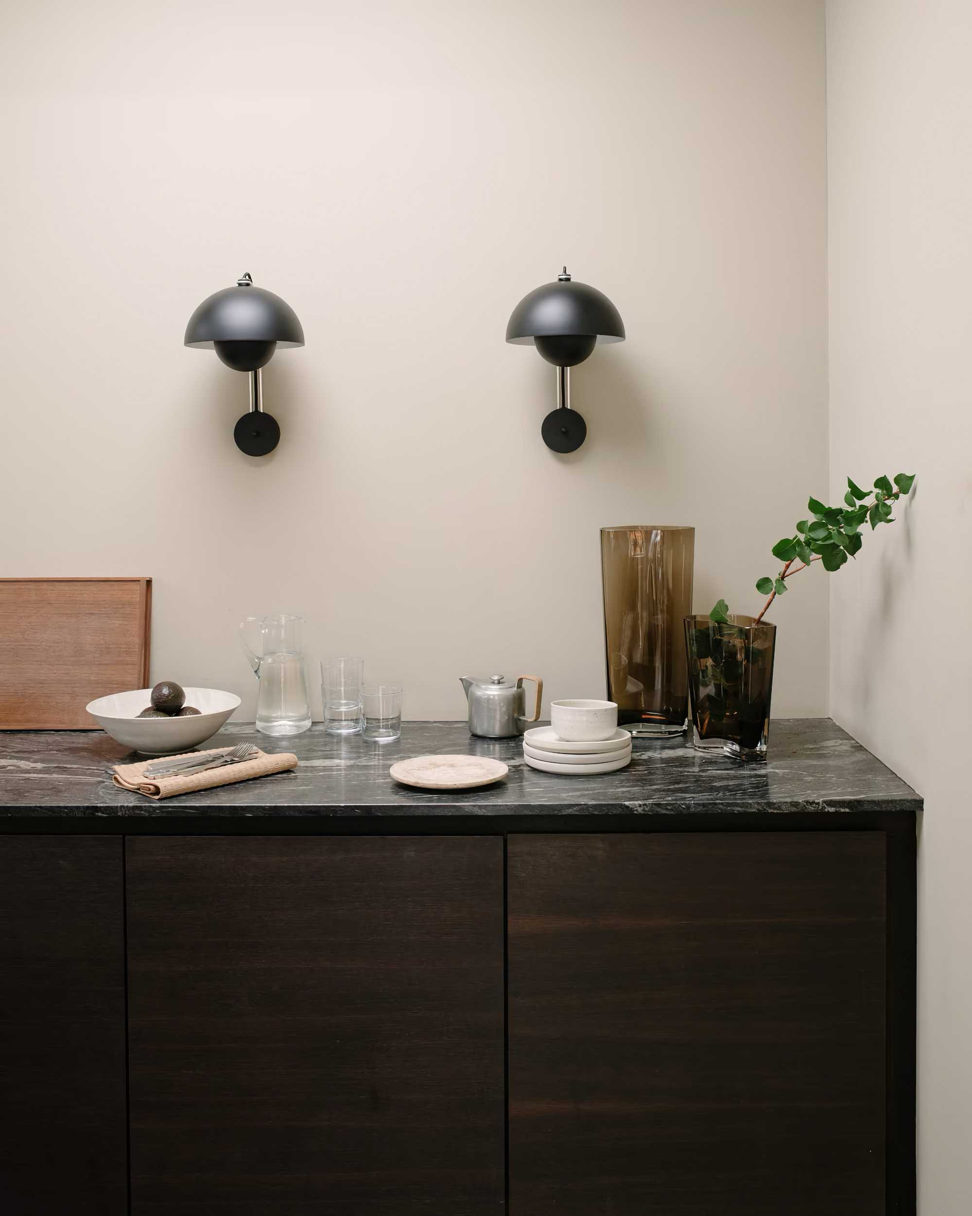 Tradition VP8 Flowerpot Wall Lamp