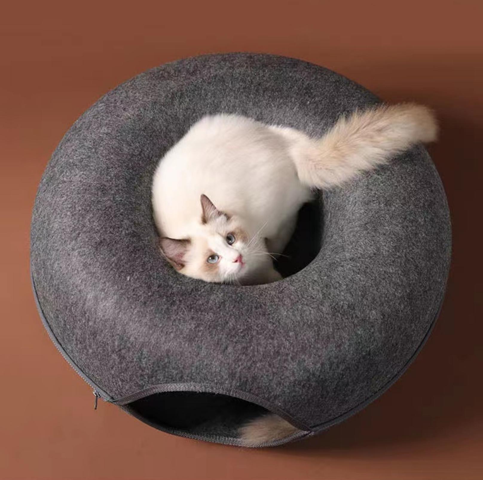 All-Season Donut-Shaped Felt Tunnel Cat Bed