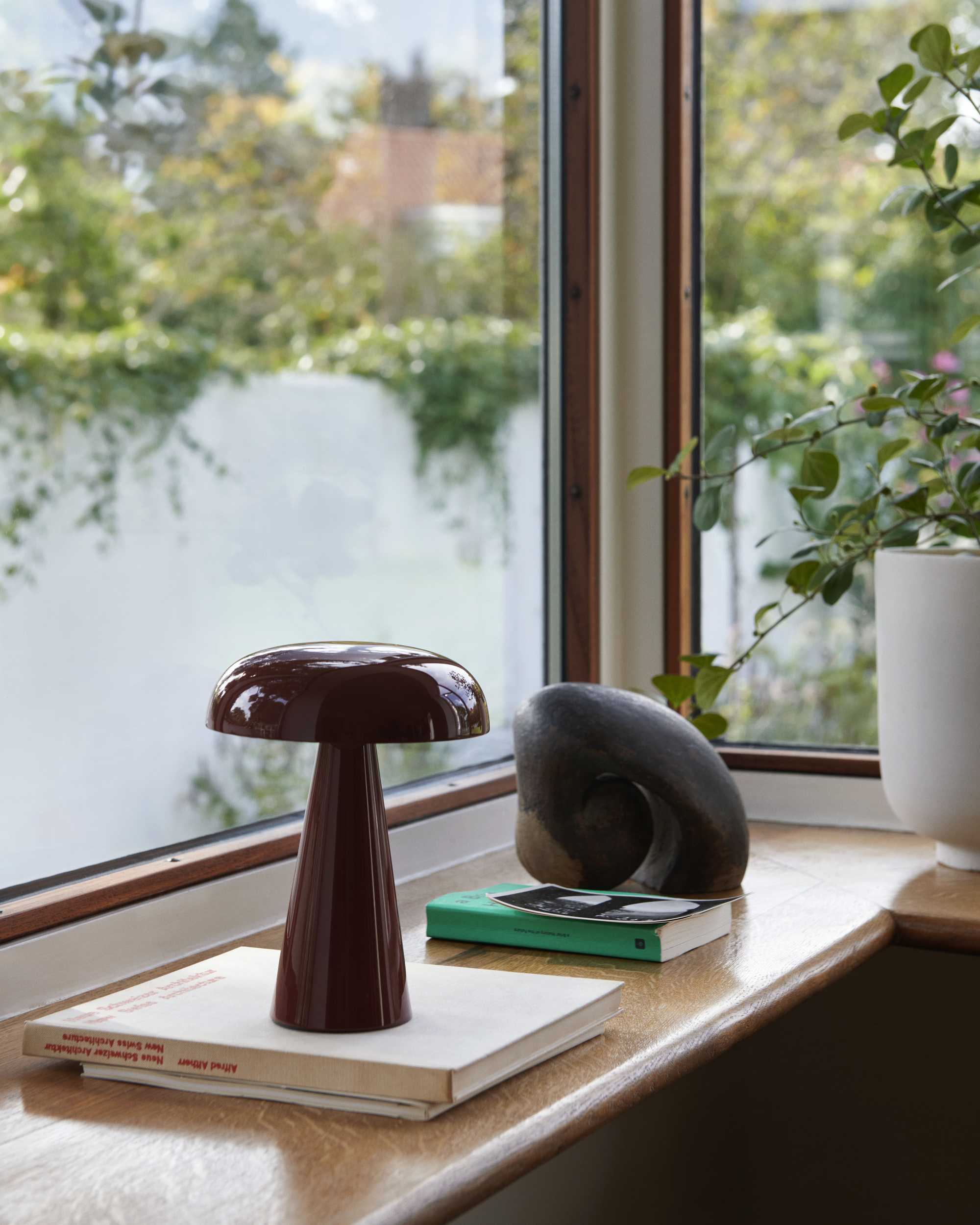 SC53 Como Portable Table Lamp. red brown