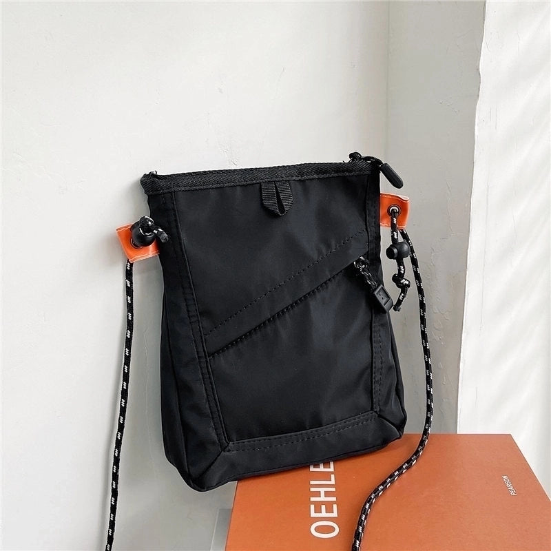 Women's Small Nylon Solid Color Streetwear Zipper Crossbody Bag