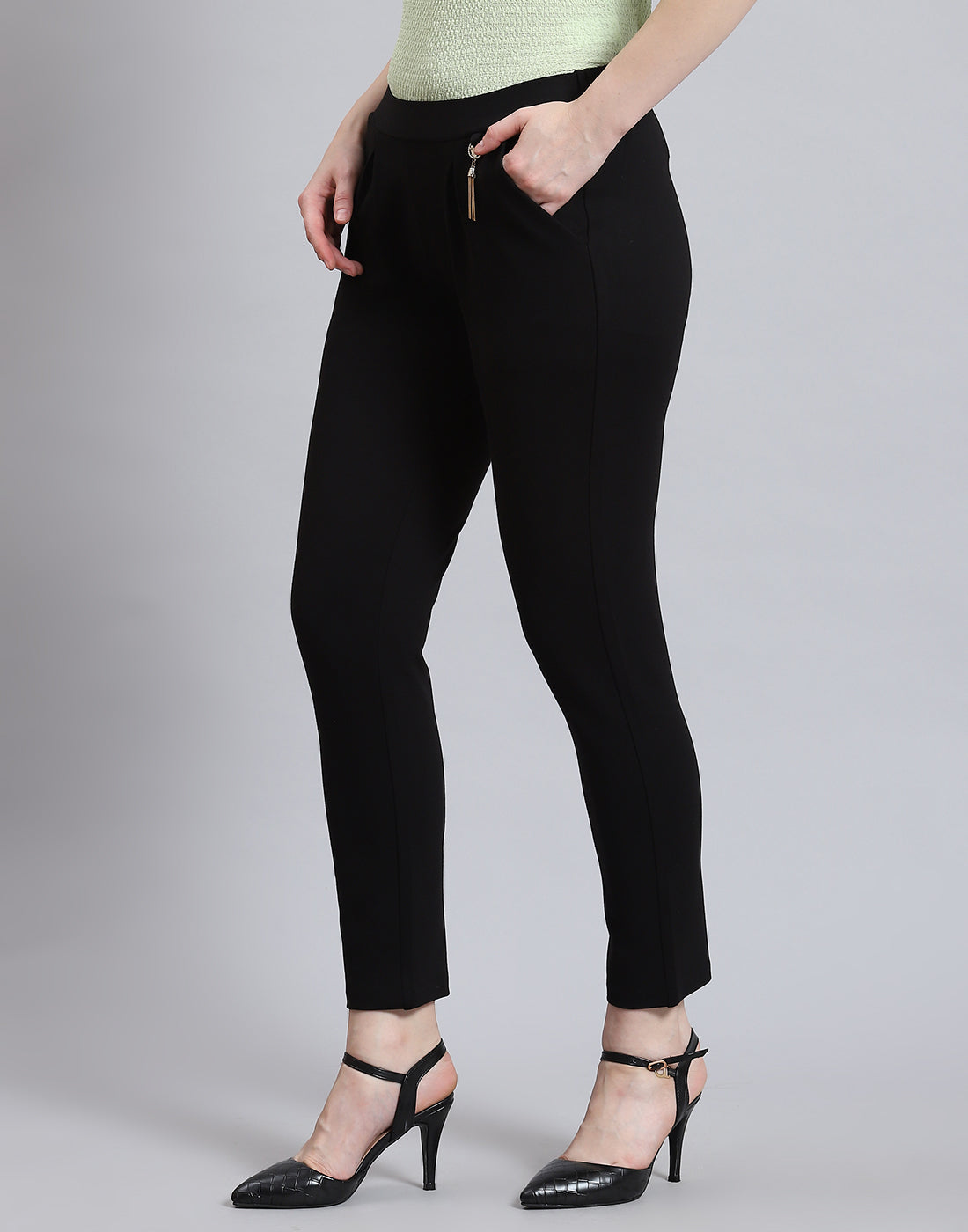 Women Black Solid Regular Fit Jegging