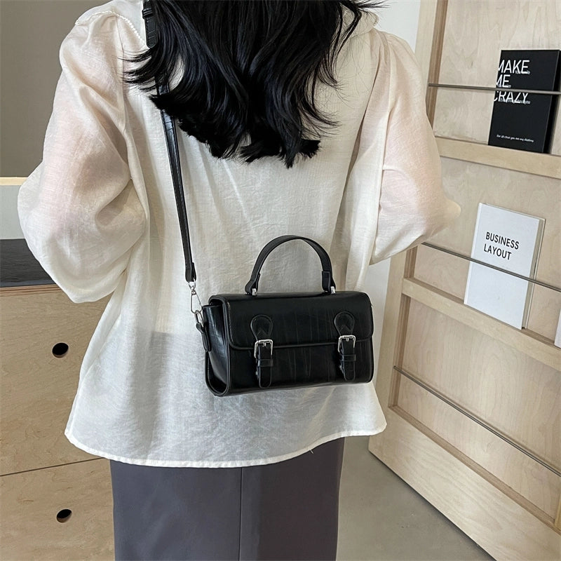 Women's Pu Leather Solid Color Classic Style Sewing Thread Zipper Flip Cover Handbag Crossbody Bag
