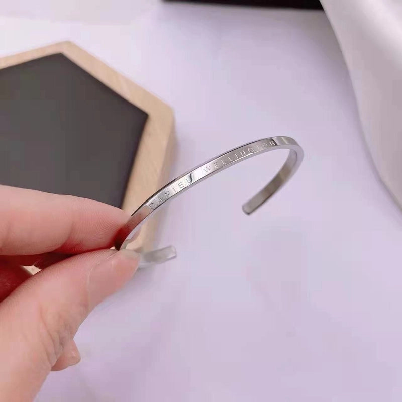 Minimalist Roman Style Round Titanium Steel Inlay Zircon Bangle