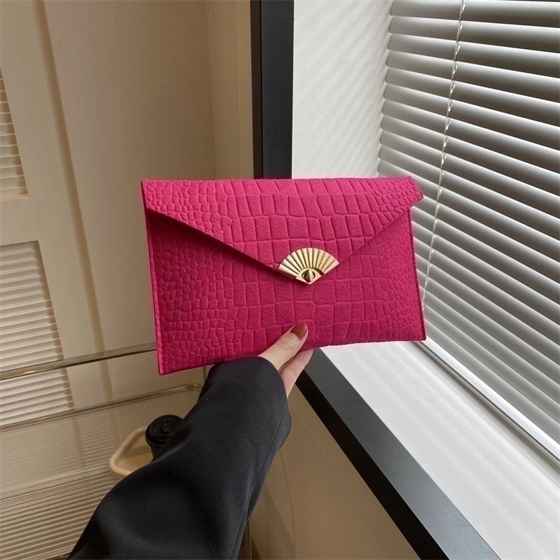 Women's Medium Felt Cloth Solid Color Streetwear Square Lock Clasp Envelope Bag