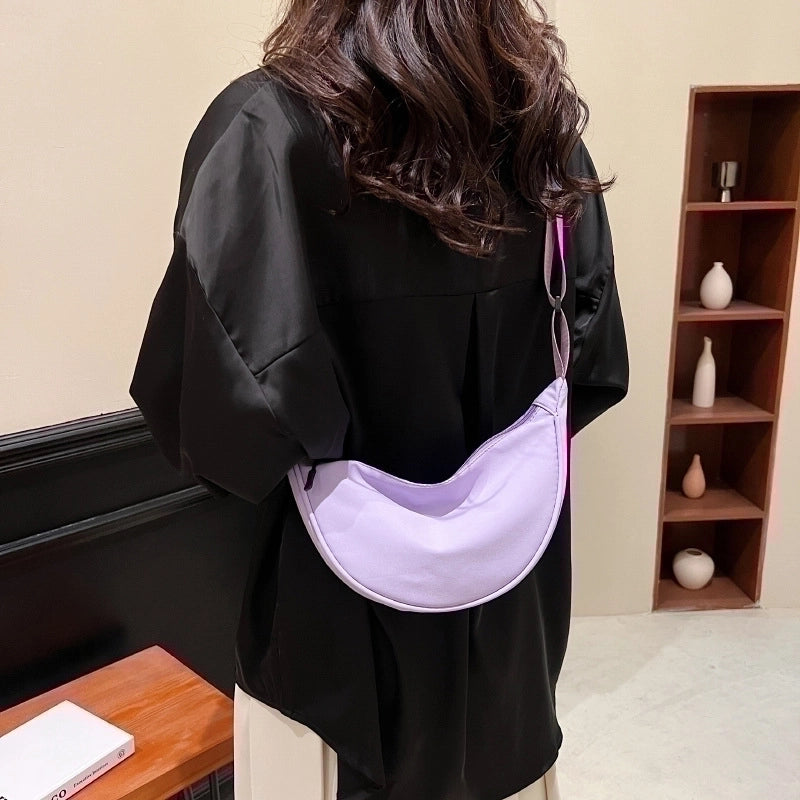 Women's Medium Nylon Solid Color Streetwear Zipper Cloud Shape Bag