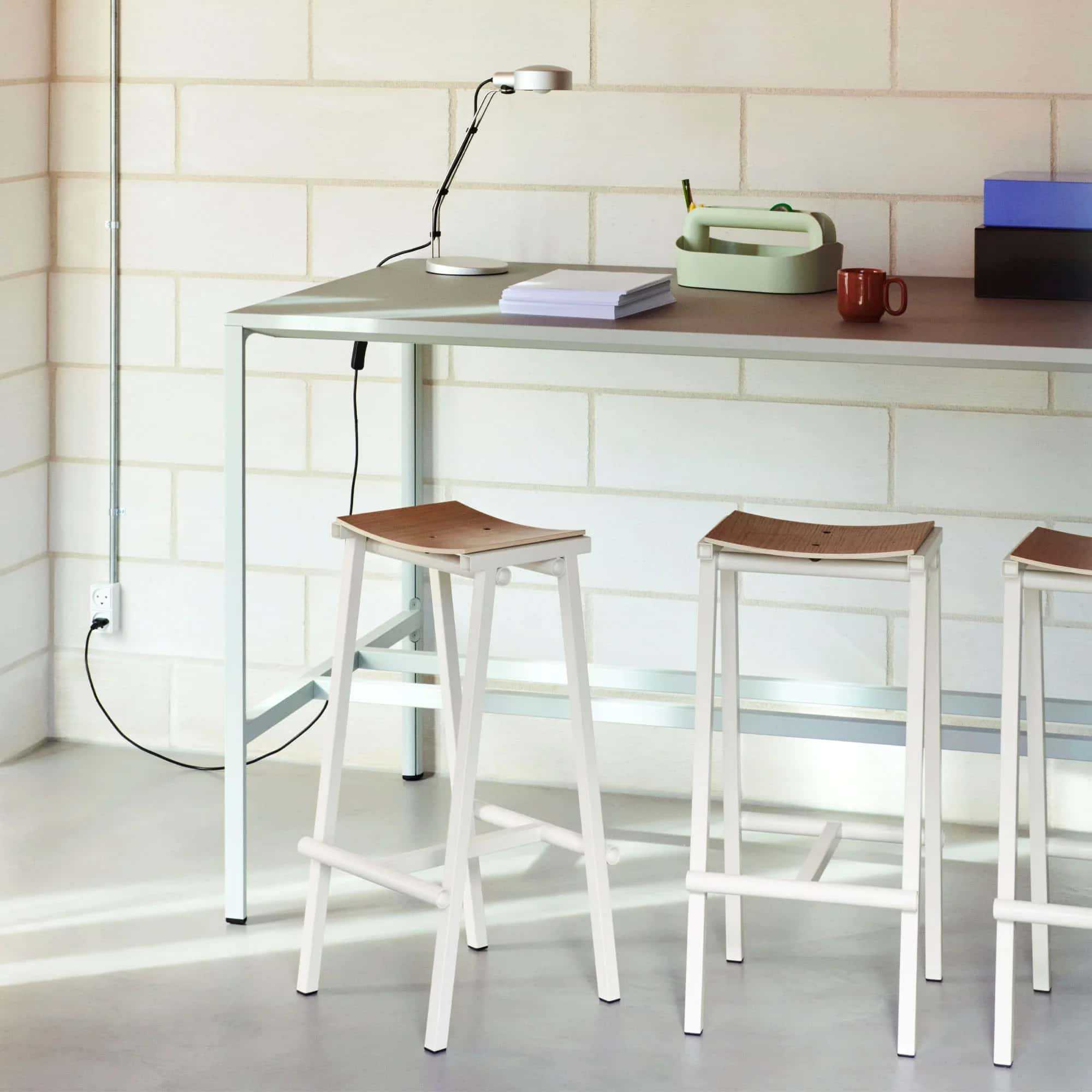 Taburete 8 Bar stool. Eggshell