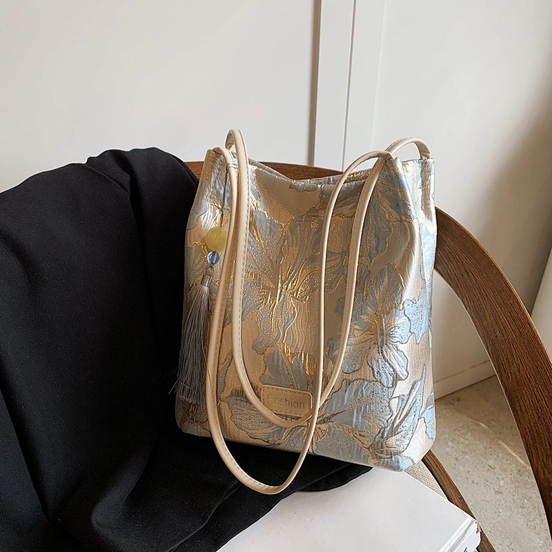 Women's Medium Satin Butterfly Elegant Vintage Style Embroidery Square Magnetic Buckle Shoulder Bag