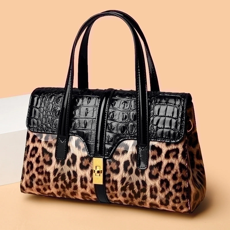 Women's Medium All Seasons Leather Vintage Style Handbag