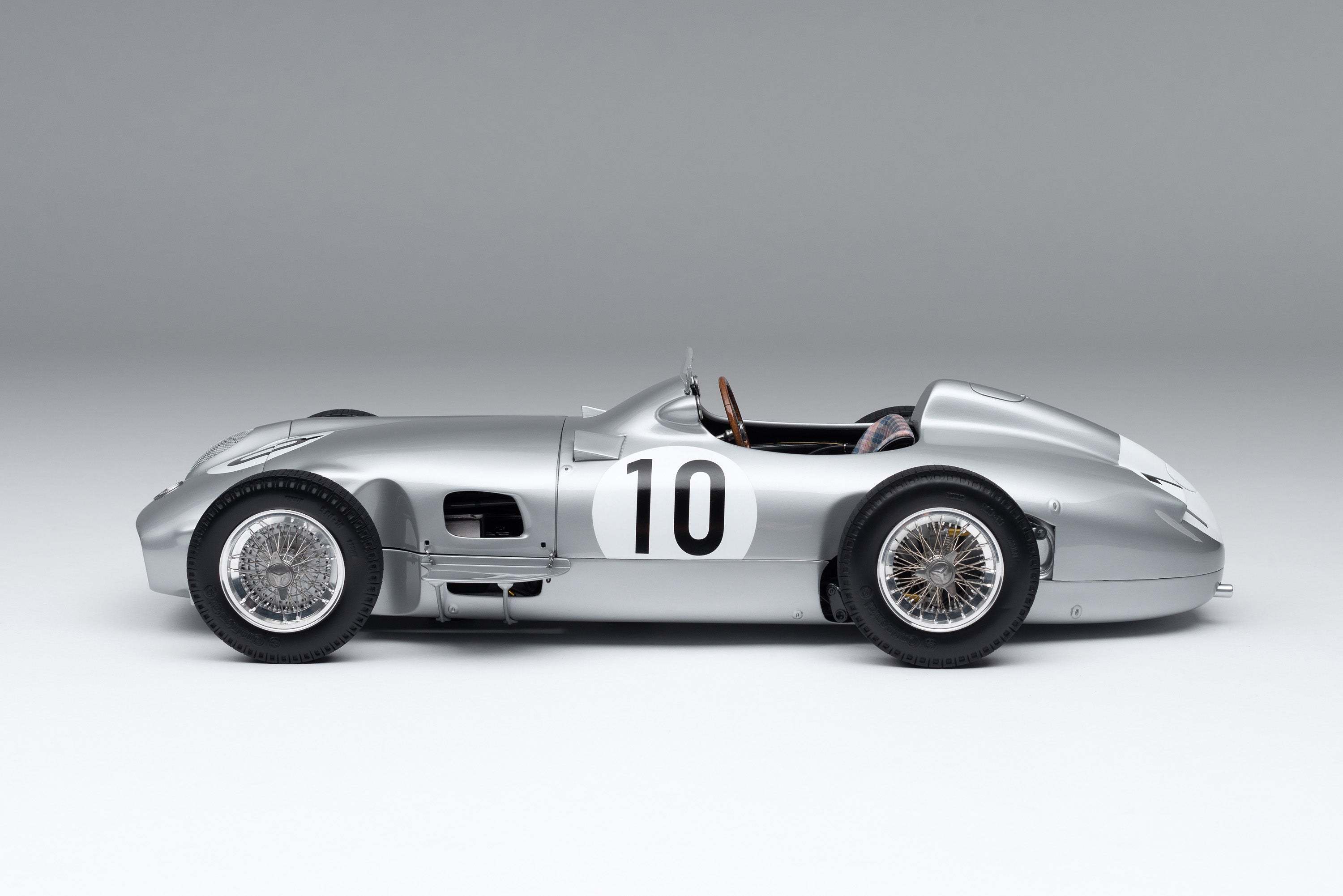 Mercedes-Benz W196 Monoposto - Gran Premio de Gran Bretaña de 1955 - Fangio - Carrera desgastada