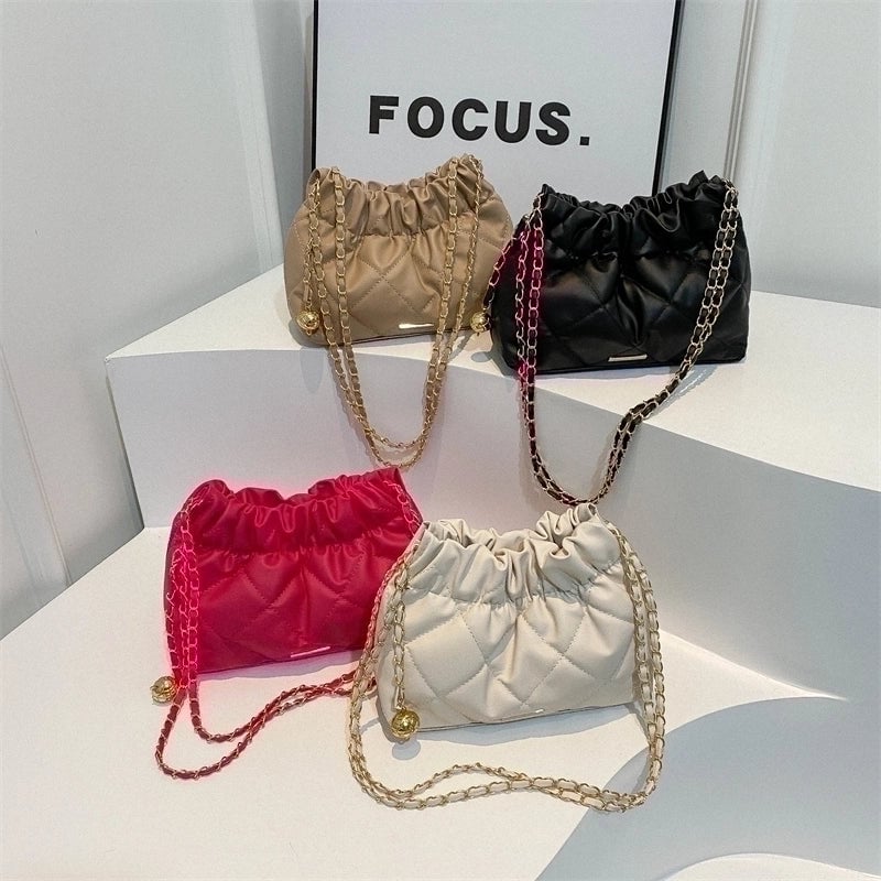 Women's Pu Leather Solid Color Vintage Style Classic Style Magnetic Buckle Shoulder Bag